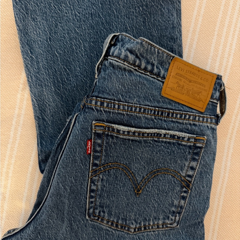Levis premium wedgie bootcut women’s dark denim wash straight leg size 28